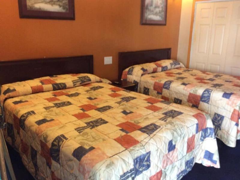 Budget Inn And Suites image