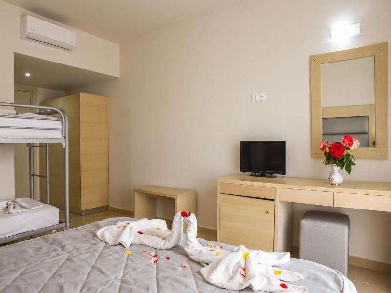 Family Room (2 Adults + 2 Children)