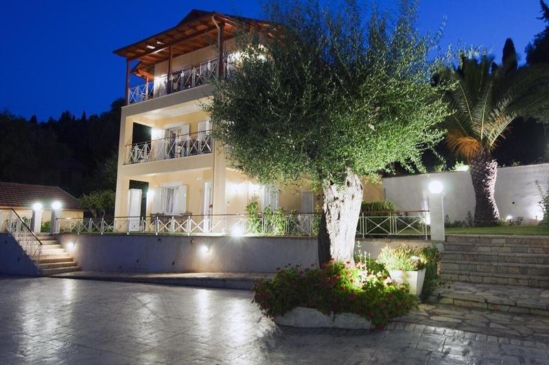 Brentanos Apartments ~ A ~ View of Paradise image
