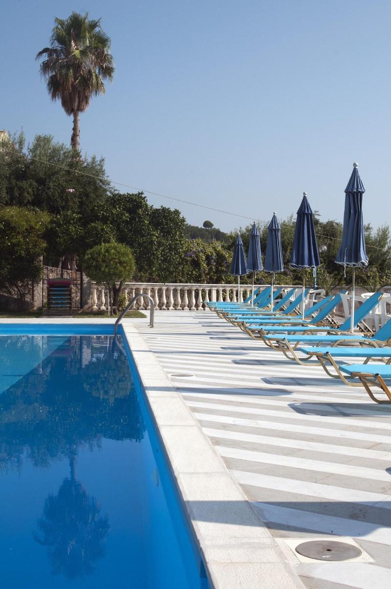 Brentanos Apartments ~ A ~ View of Paradise image