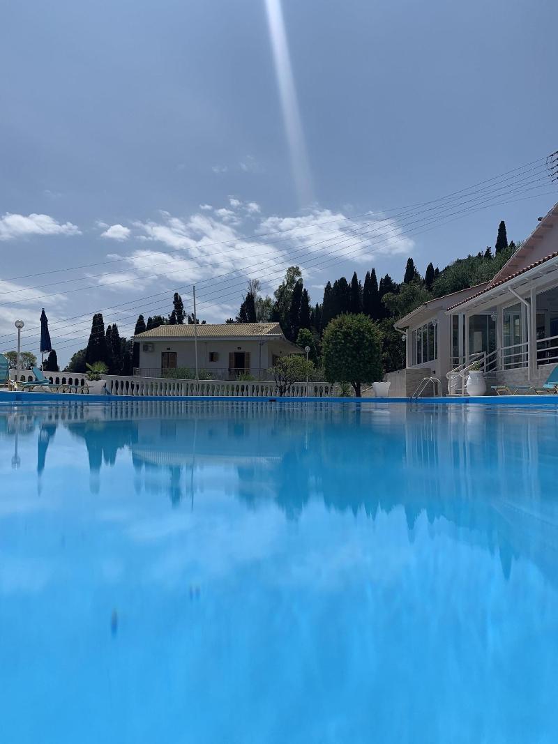 Brentanos Apartments ~ A ~ View of Paradise image