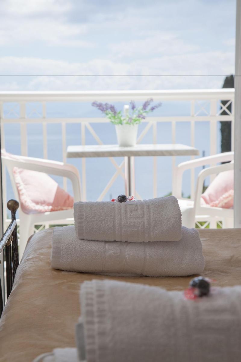 Brentanos Apartments ~ A ~ View of Paradise image