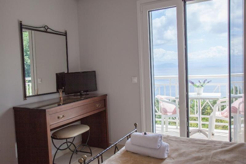 Brentanos Apartments ~ A ~ View of Paradise image
