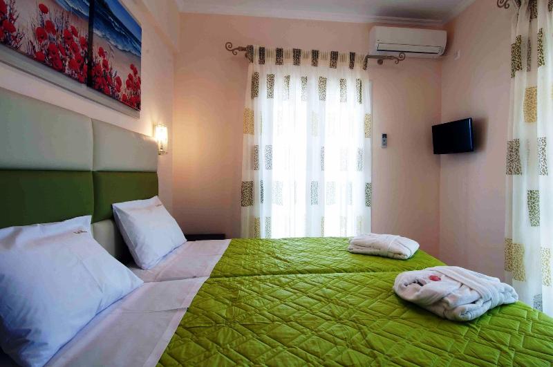 Brentanos Apartments ~ A ~ View of Paradise image