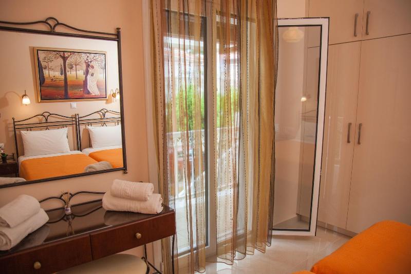 Brentanos Apartments ~ A ~ View of Paradise image
