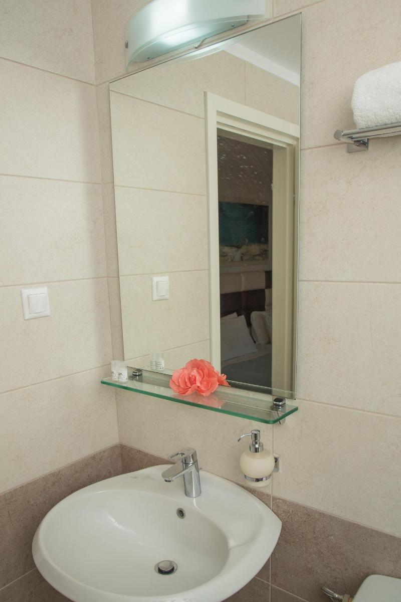 Brentanos Apartments ~ A ~ View of Paradise image