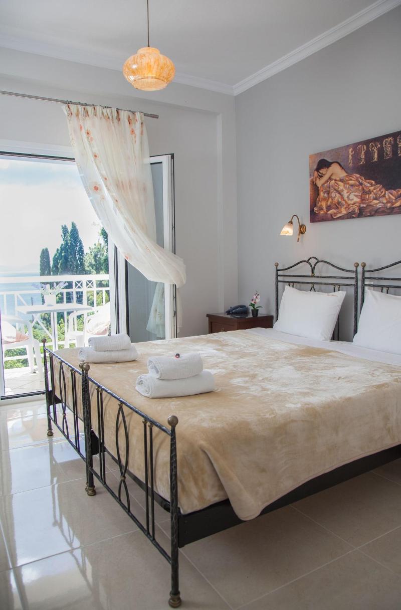 Brentanos Apartments ~ A ~ View of Paradise image
