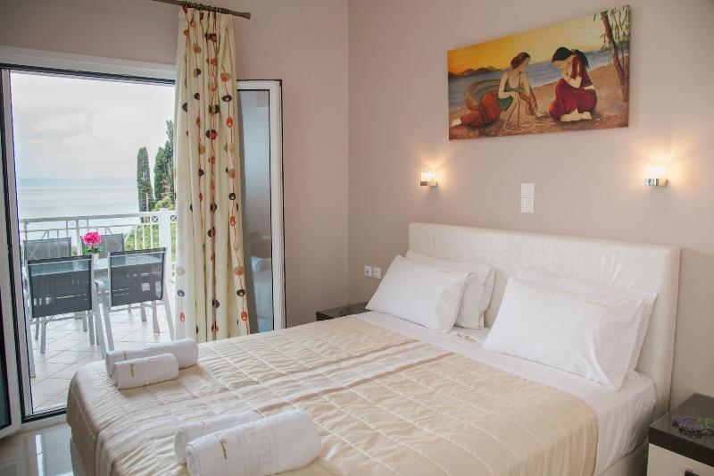 Brentanos Apartments ~ A ~ View of Paradise image