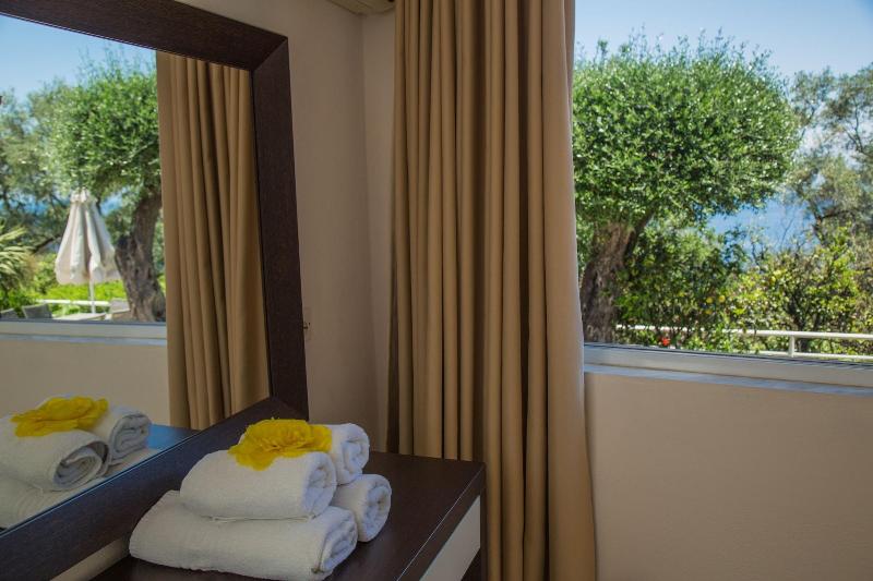 Brentanos Apartments ~ A ~ View of Paradise image