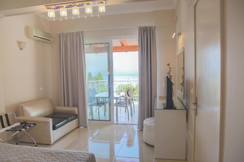 Brentanos Apartments ~ A ~ View of Paradise image