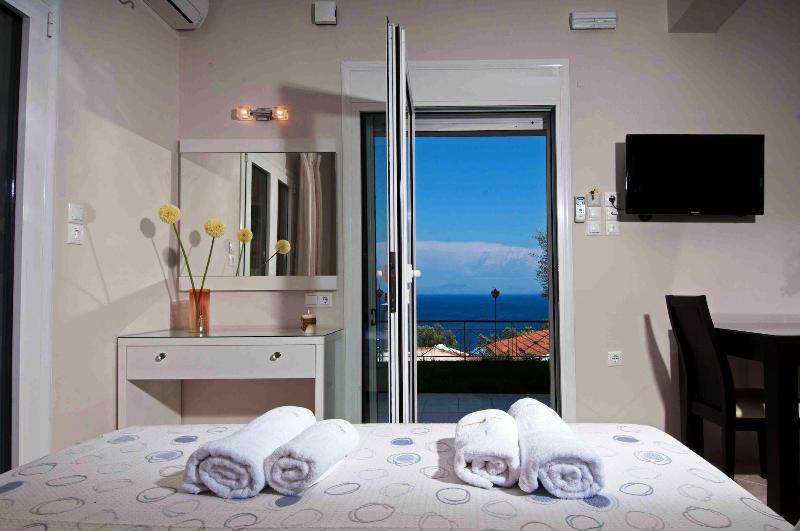 Brentanos Apartments ~ A ~ View of Paradise image