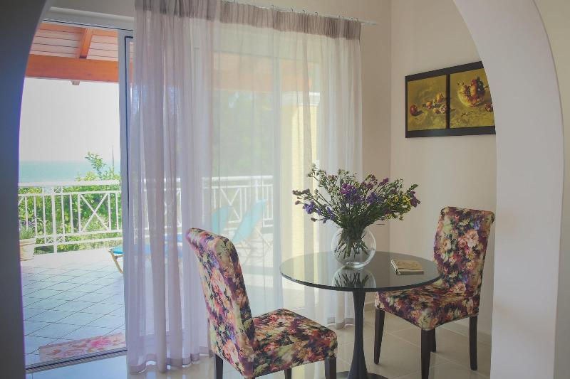 Brentanos Apartments ~ A ~ View of Paradise image