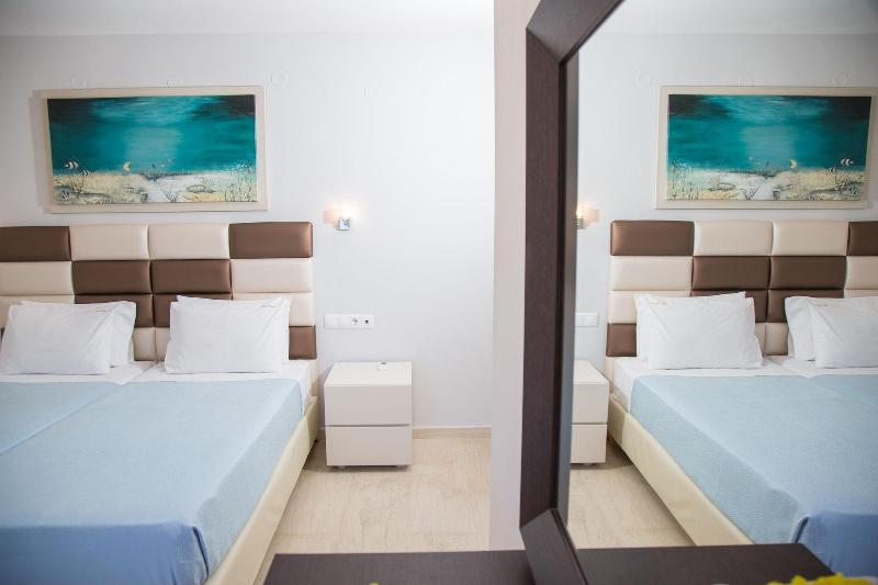 Brentanos Apartments ~ A ~ View of Paradise image