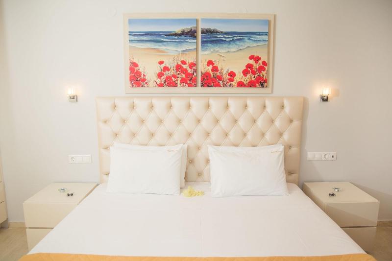 Brentanos Apartments ~ A ~ View of Paradise image