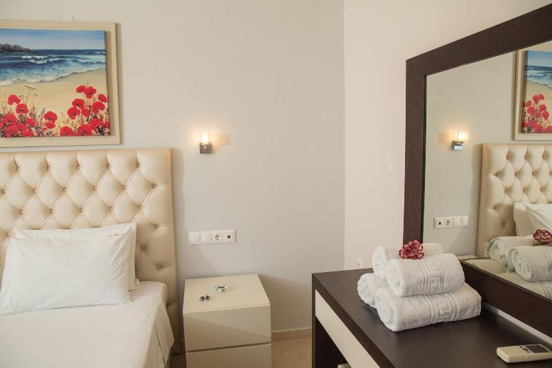 Brentanos Apartments ~ A ~ View of Paradise image