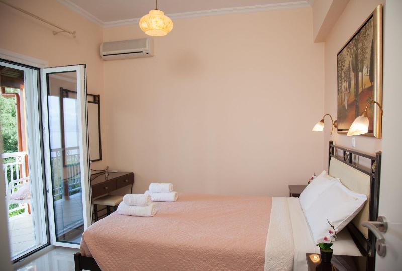 Brentanos Apartments ~ A ~ View of Paradise image