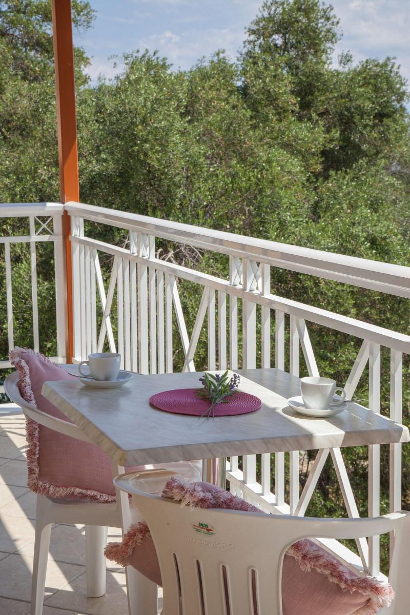 Brentanos Apartments ~ A ~ View of Paradise image