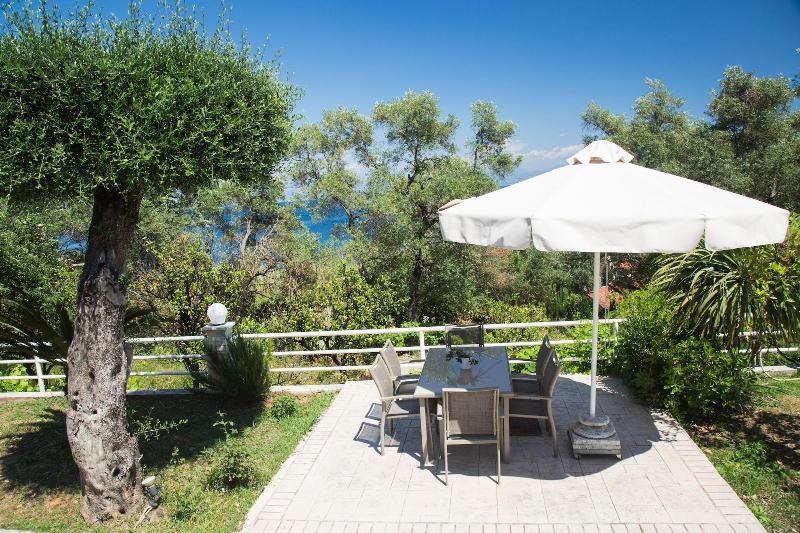 Brentanos Apartments ~ A ~ View of Paradise image