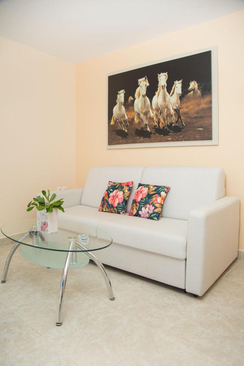 Brentanos Apartments ~ A ~ View of Paradise image