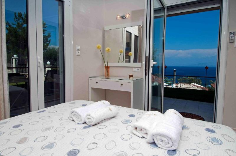 Brentanos Apartments ~ A ~ View of Paradise image