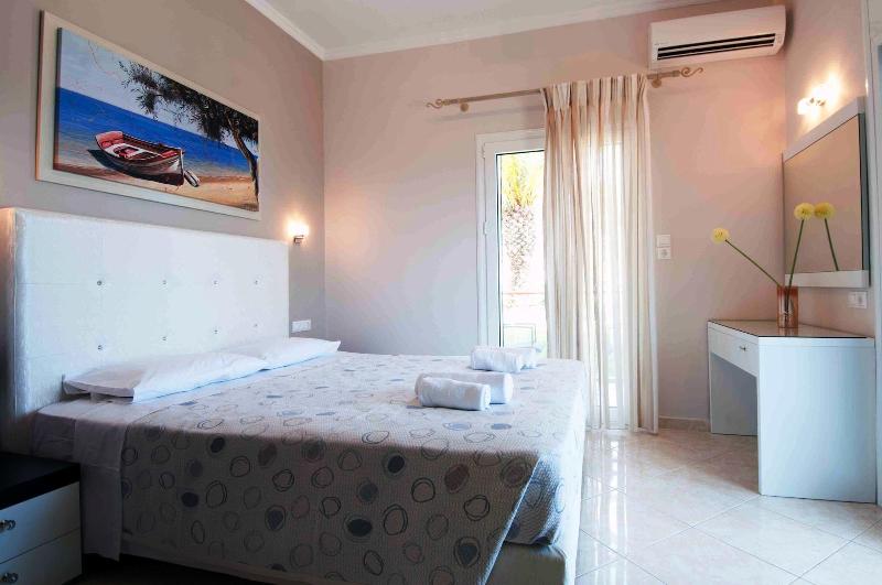 Brentanos Apartments ~ A ~ View of Paradise image