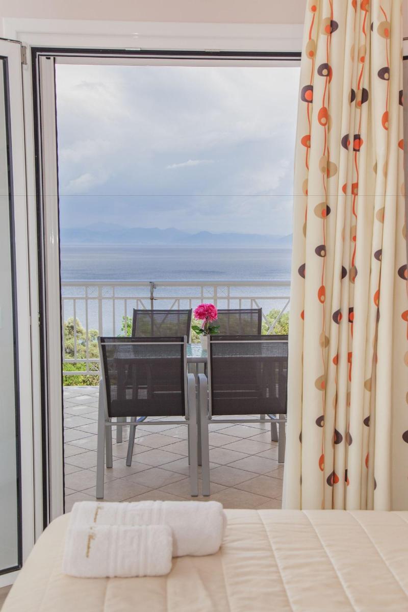 Brentanos Apartments ~ A ~ View of Paradise image