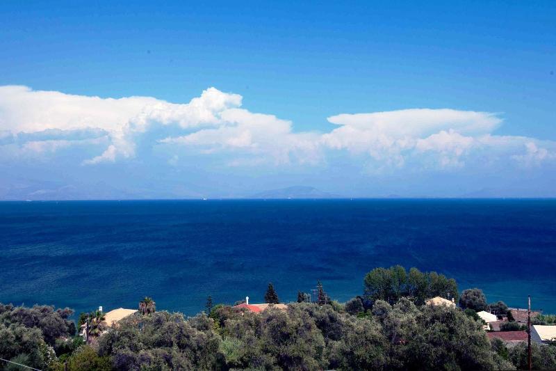 Brentanos Apartments ~ A ~ View of Paradise image