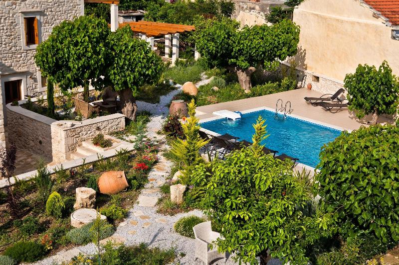 Arcus Suites image