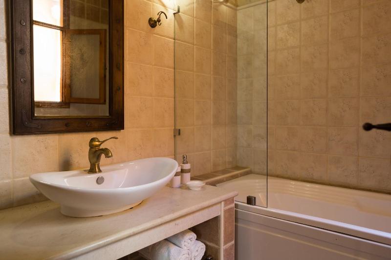 Arcus Suites image