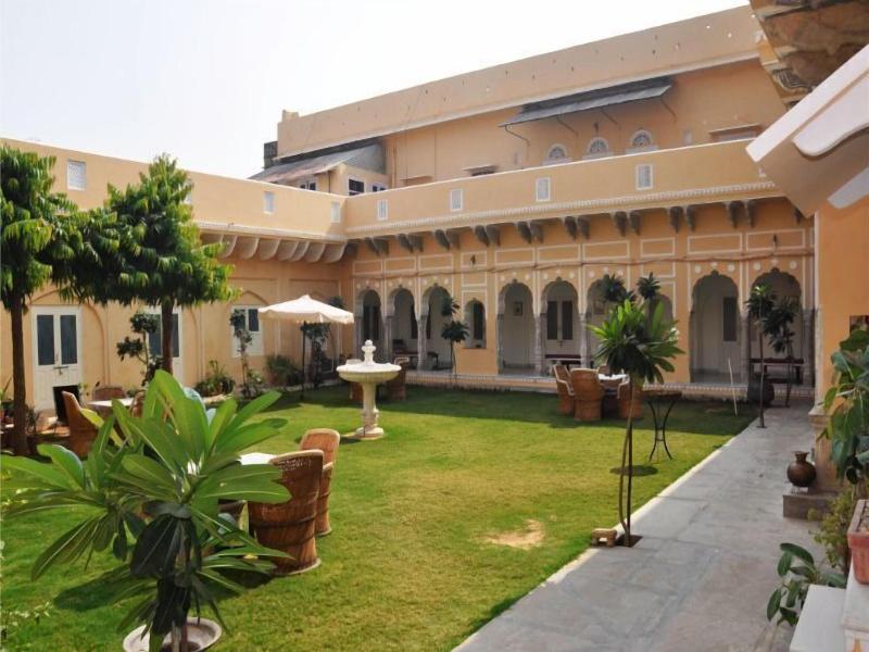 Castle Khandela Hotel