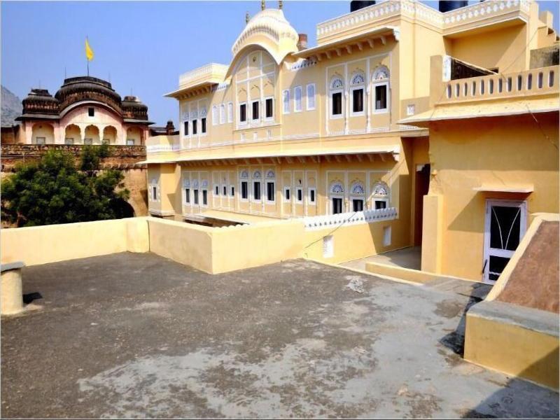 Castle Khandela Hotel