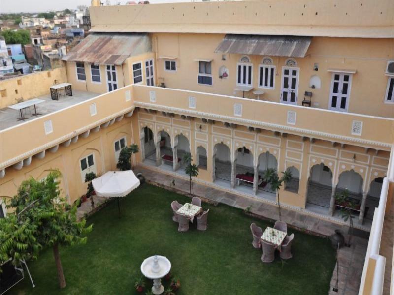 Castle Khandela Hotel