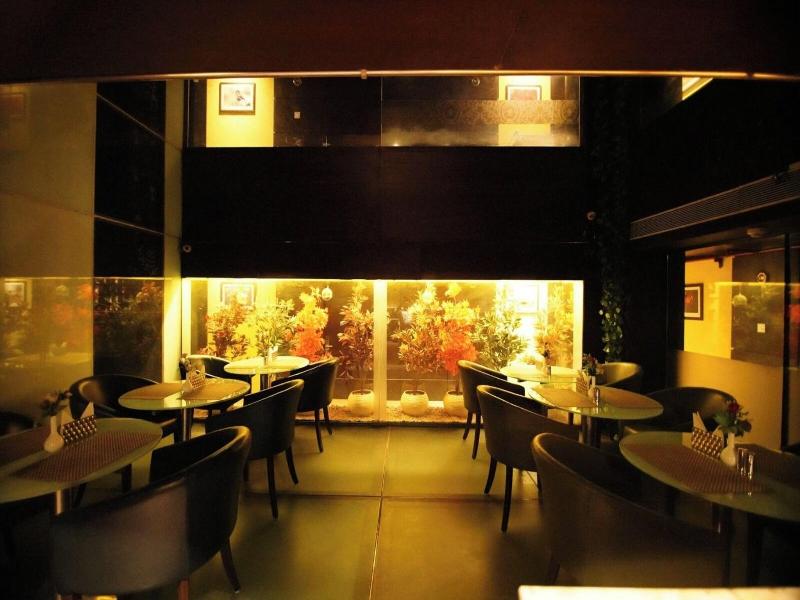 Hotel The Golden Oak Raipur
