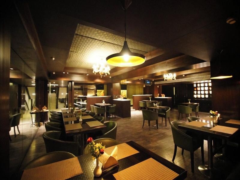 Hotel The Golden Oak Raipur