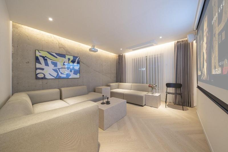 Croissant Hotel image