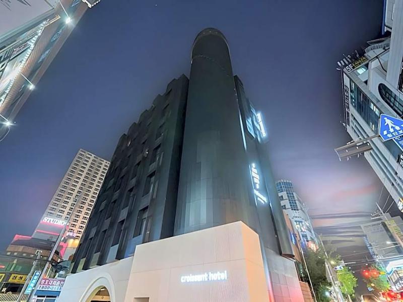 Croissant Hotel image
