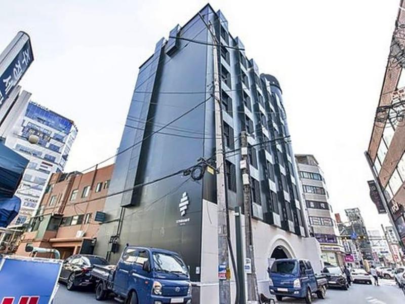 Croissant Hotel image