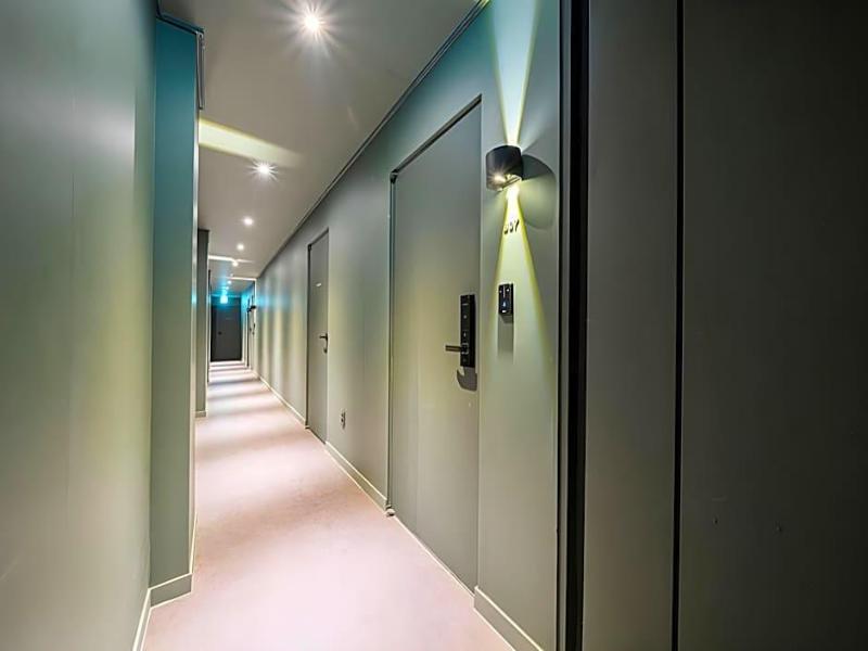 Croissant Hotel image