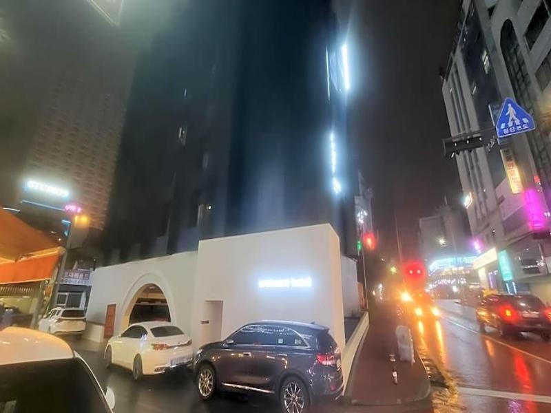 Croissant Hotel image