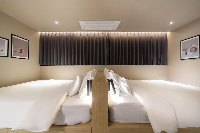 Croissant Hotel image
