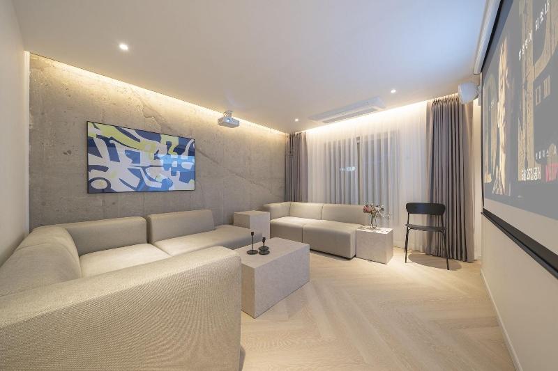 Croissant Hotel image