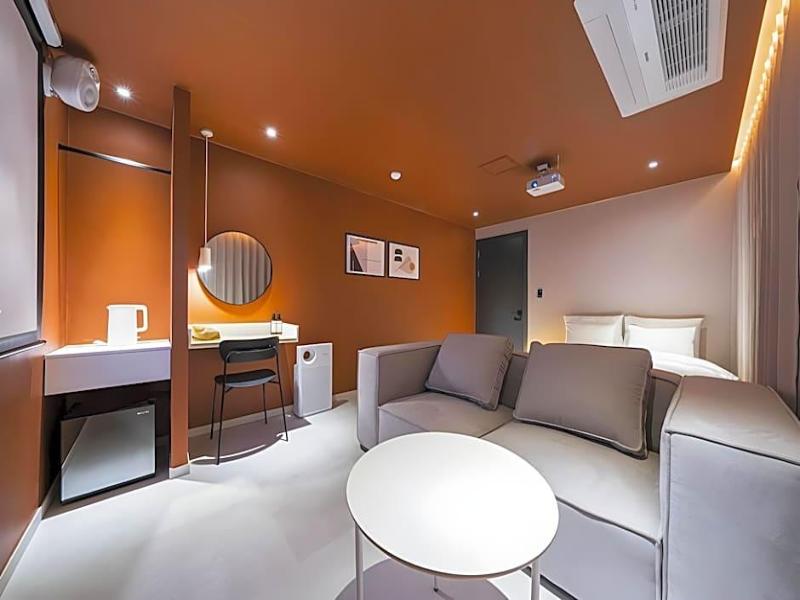 Croissant Hotel image
