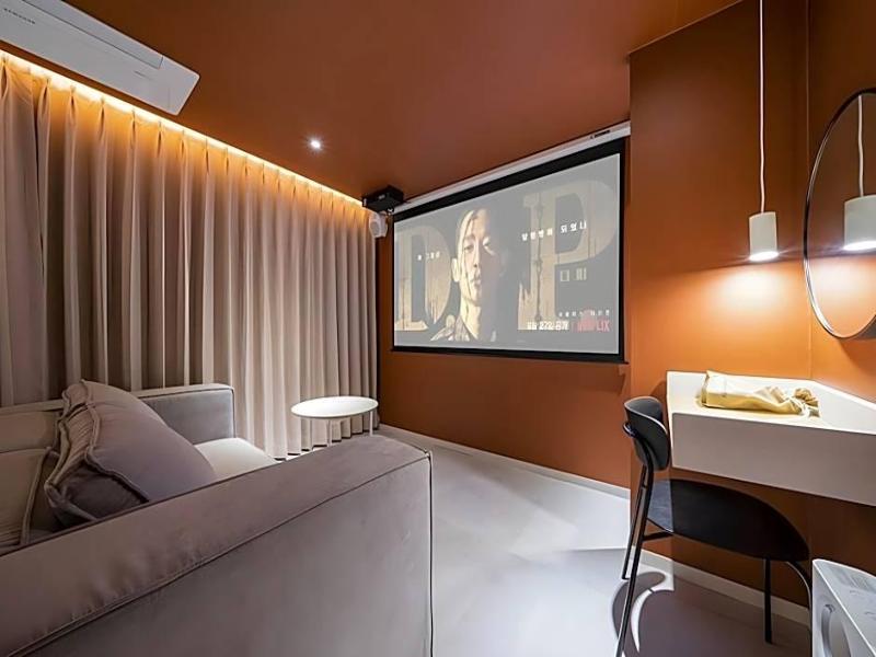 Croissant Hotel image