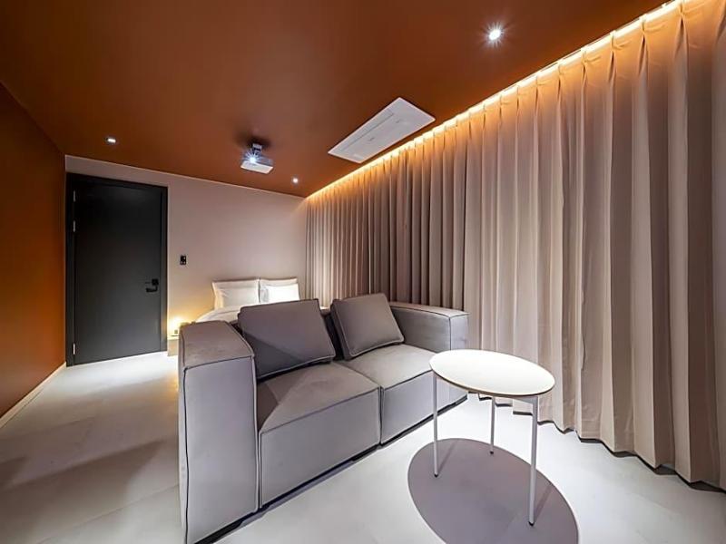 Croissant Hotel image