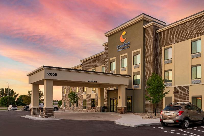 Comfort Inn & Suites Mankato image