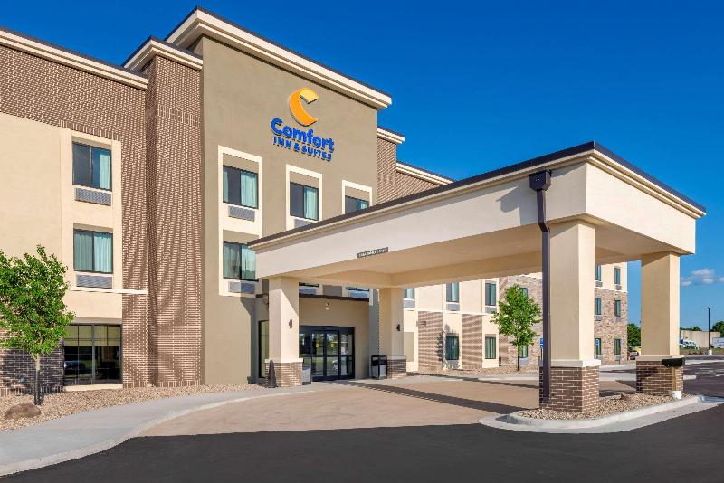 Comfort Inn & Suites Mankato image