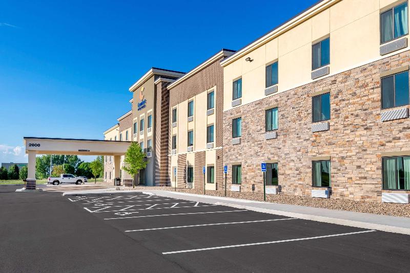 Comfort Inn & Suites Mankato image