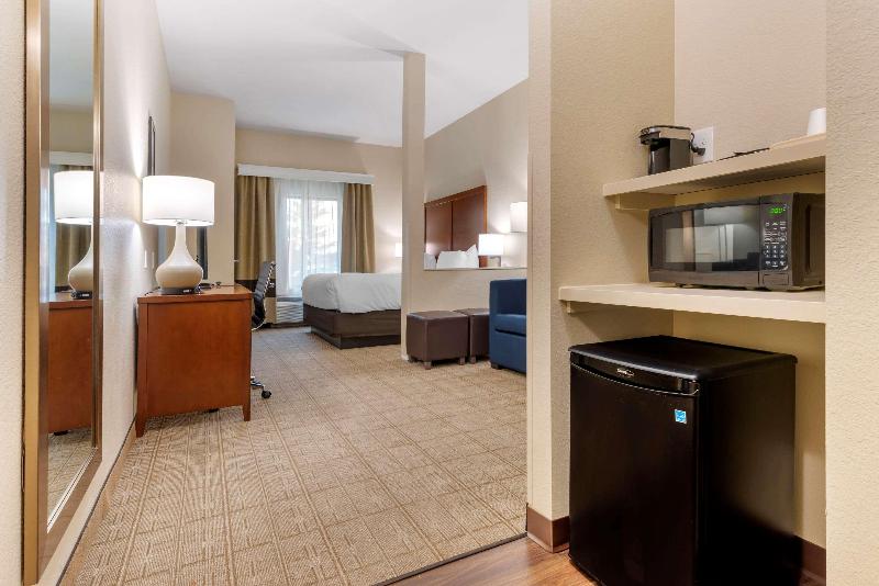 Comfort Inn & Suites Mankato image