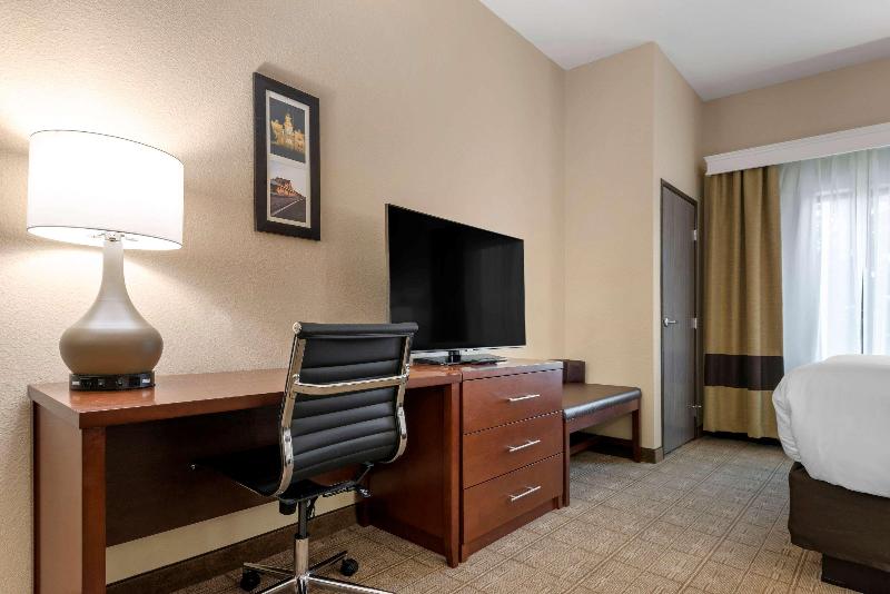 Comfort Inn & Suites Mankato image