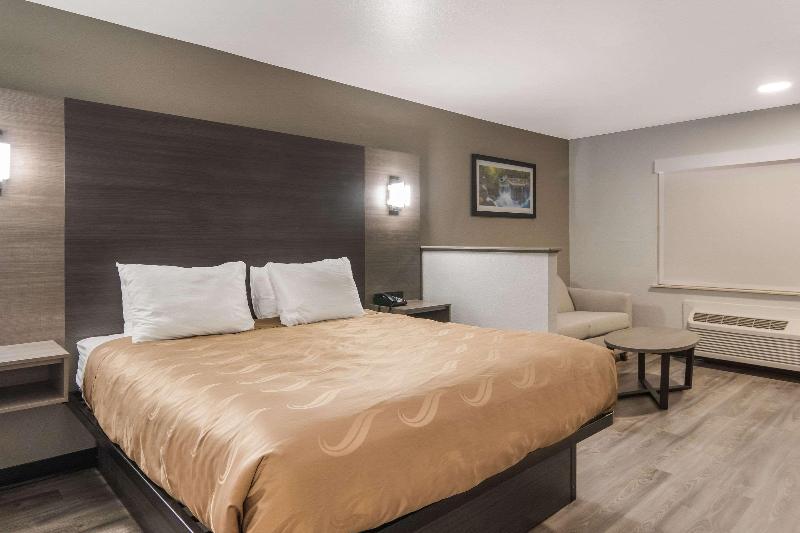 Quality Inn & Suites Fort Worth image